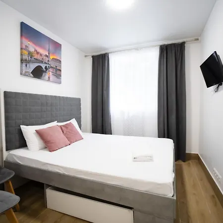 Myfreedom поруч із метро вокзальна Apartment Kiew