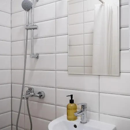 Myfreedom поруч із метро вокзальна Apartment Kiew