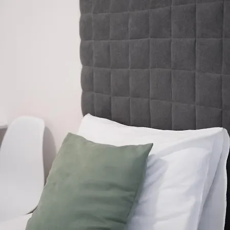 Myfreedom поруч із метро вокзальна Apartment