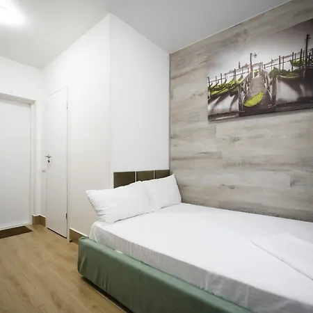 Myfreedom поруч із метро вокзальна Apartment