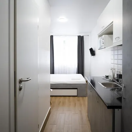 Myfreedom поруч із метро вокзальна Apartment