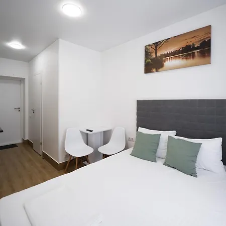 Myfreedom поруч із метро вокзальна Apartment