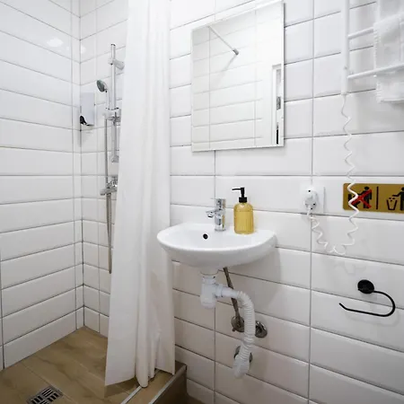Myfreedom поруч із метро вокзальна Apartment